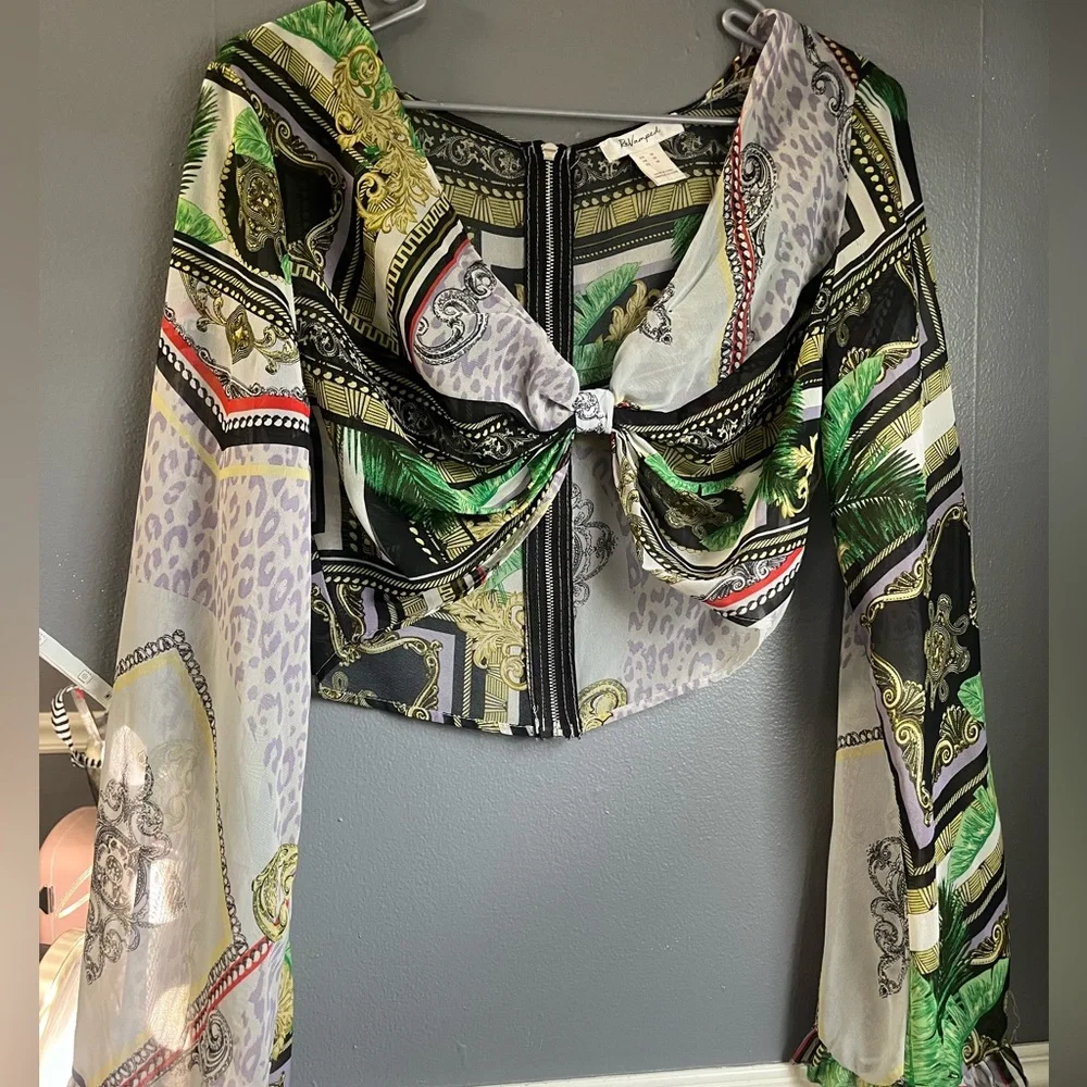 Flowy Patterned Cropped Top - Picture 1 of 3